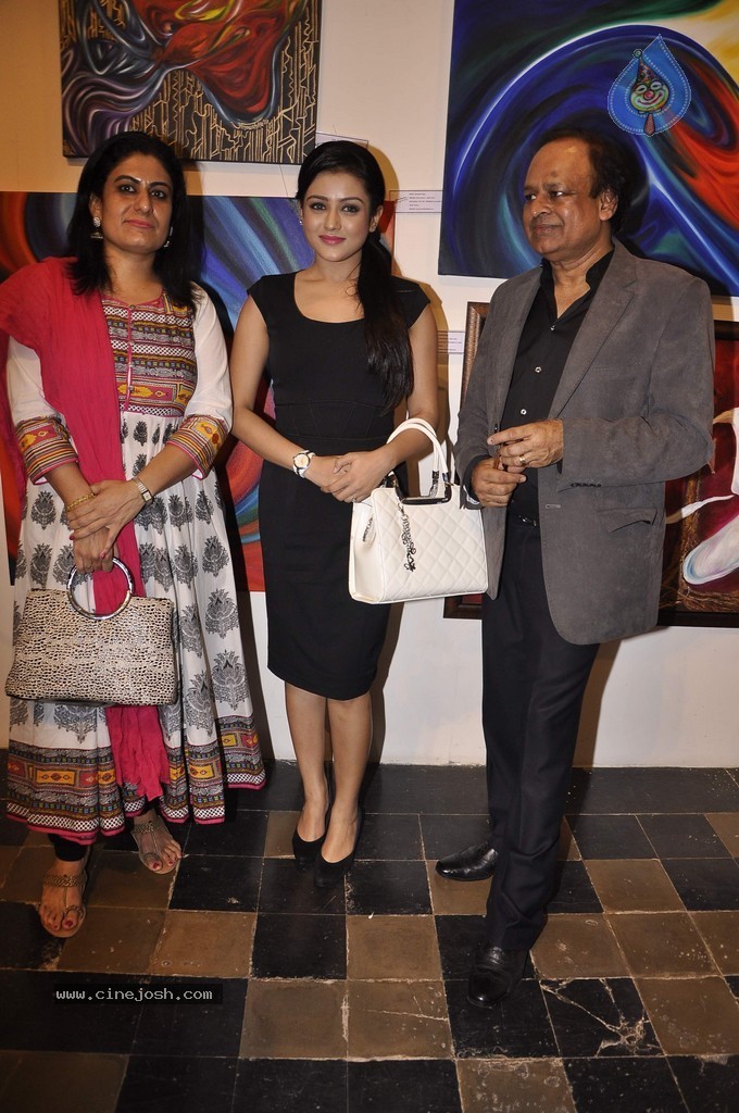 Mishti Chakraborty Visits Hues 2 Art Exhibition - 13 / 26 photos