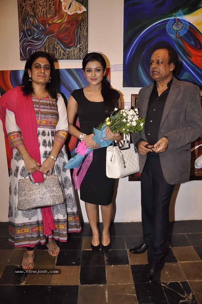 Mishti Chakraborty Visits Hues 2 Art Exhibition - 14 / 26 photos