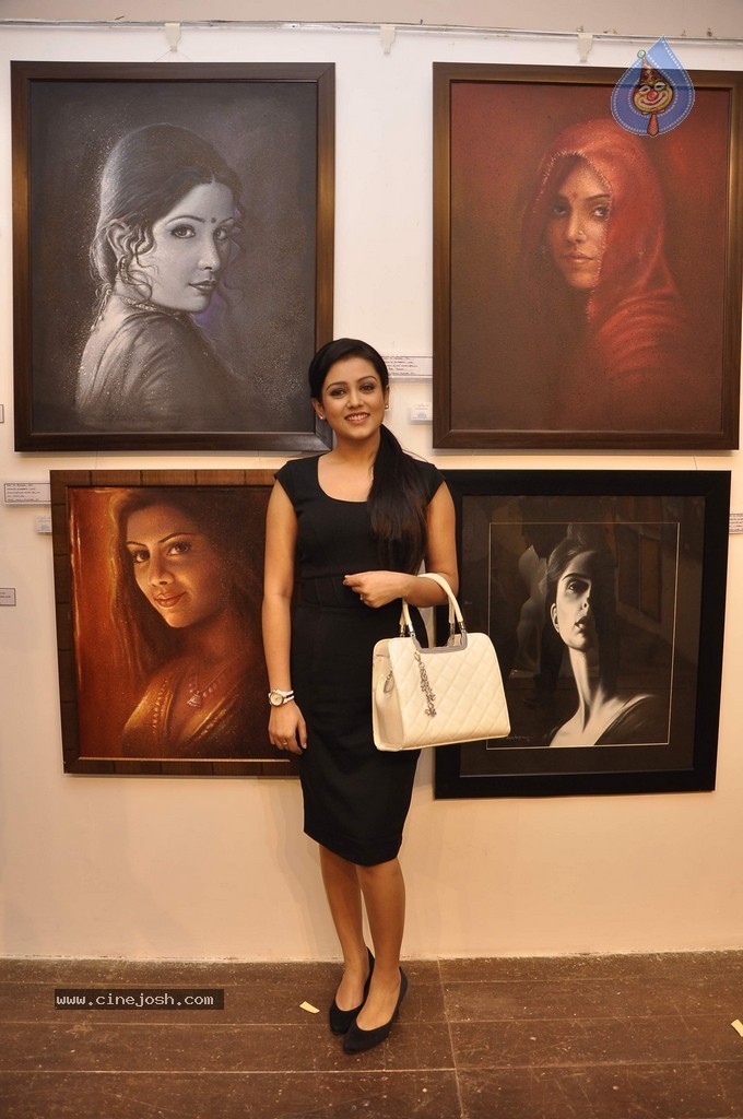 Mishti Chakraborty Visits Hues 2 Art Exhibition - 20 / 26 photos