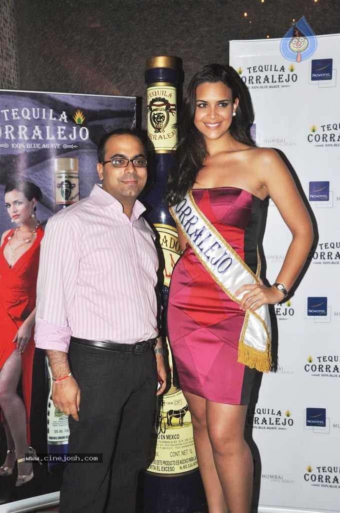Miss Mexico Elisa Najera at Corralejo Party - 2 / 30 photos