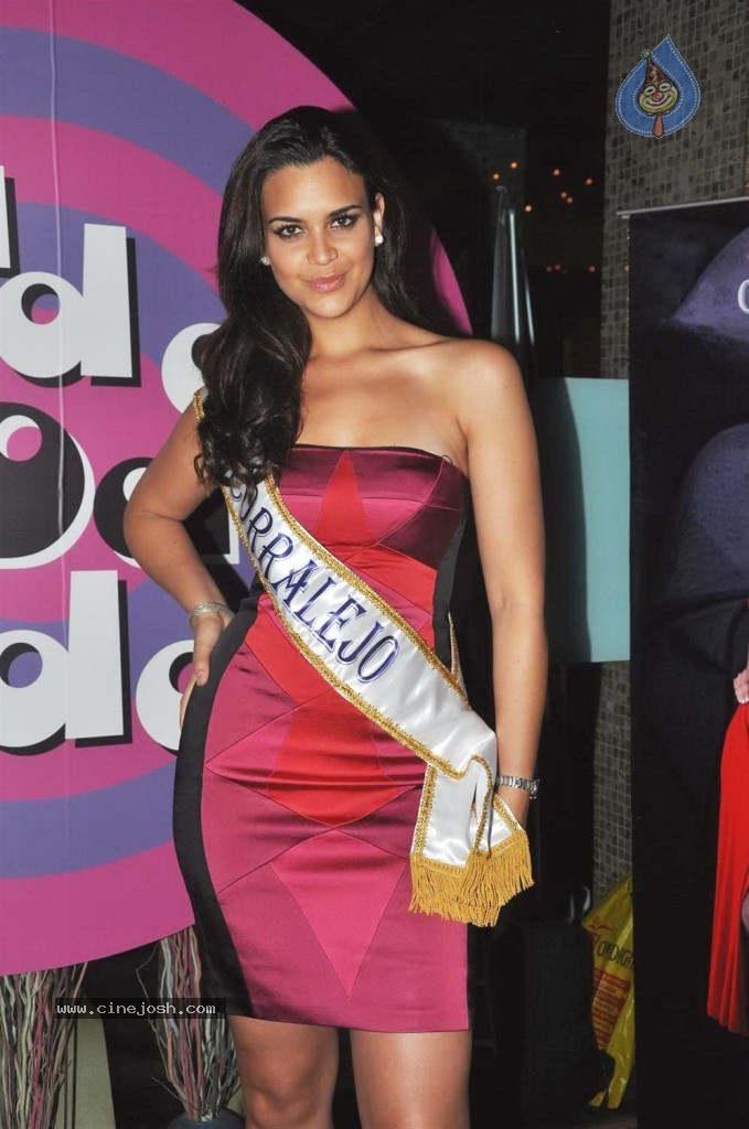 Miss Mexico Elisa Najera at Corralejo Party - 8 / 30 photos