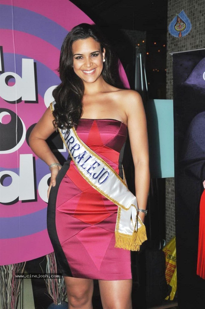 Miss Mexico Elisa Najera at Corralejo Party - 9 / 30 photos