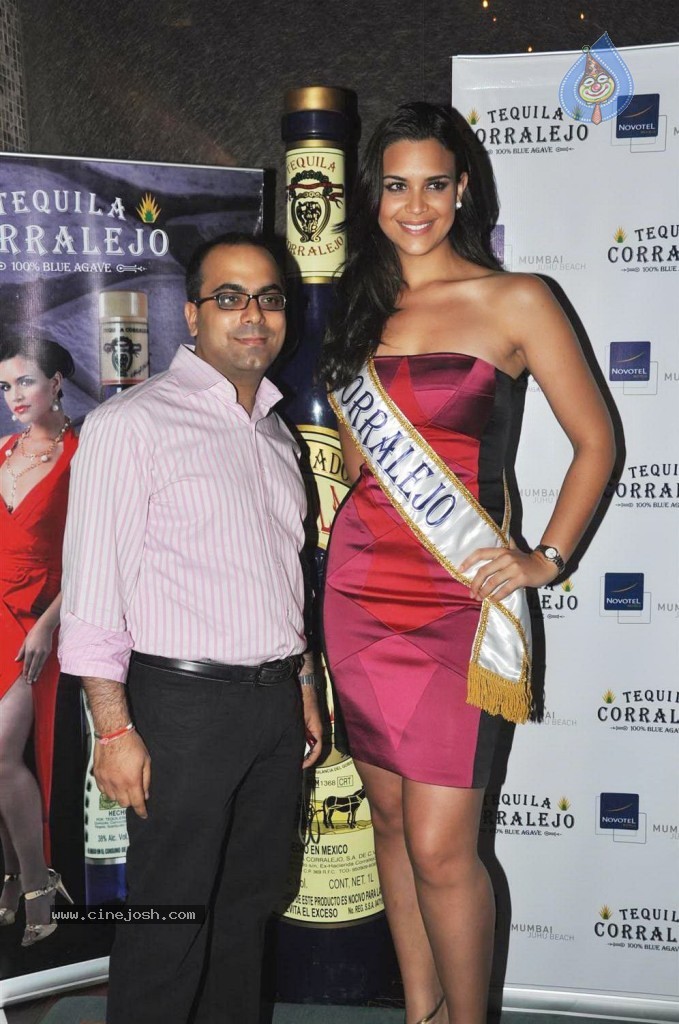 Miss Mexico Elisa Najera at Corralejo Party - 15 / 30 photos