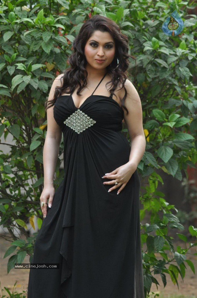 Misti Mukherjee Hot Stills - 3 / 58 photos