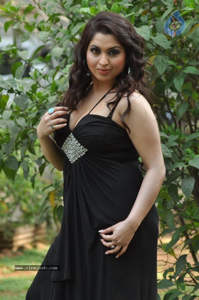 Misti Mukherjee Hot Stills - 5 / 58 photos