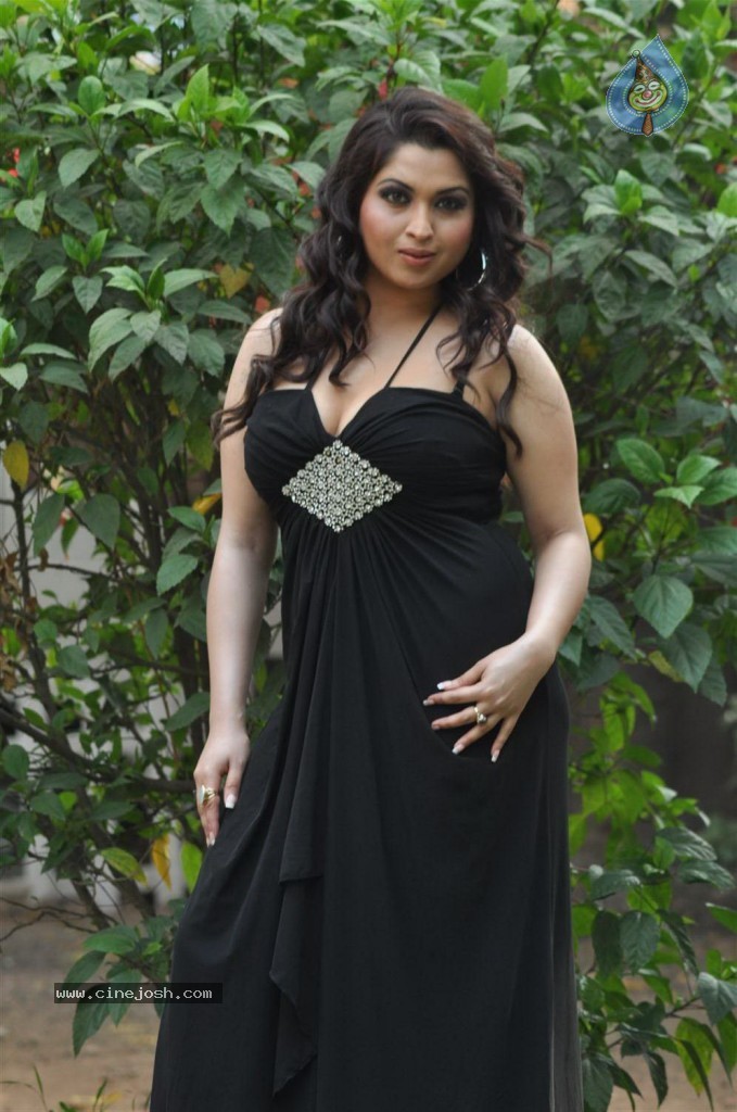 Misti Mukherjee Hot Stills - 29 / 58 photos
