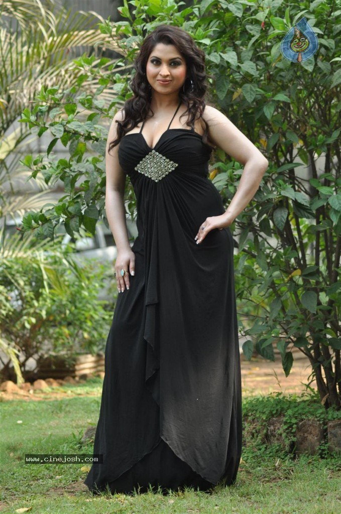 Misti Mukherjee Hot Stills - 49 / 58 photos