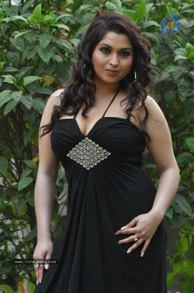 Misti Mukherjee Hot Stills - 52 / 58 photos