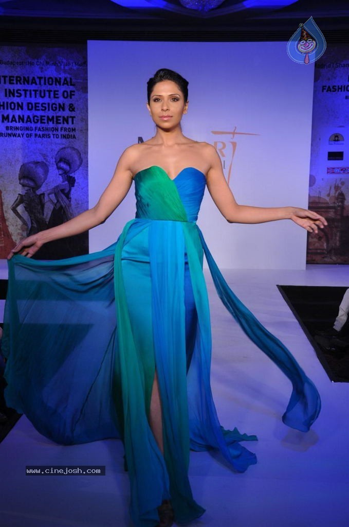 Mod Art Hot Fashion Show - 1 / 42 photos