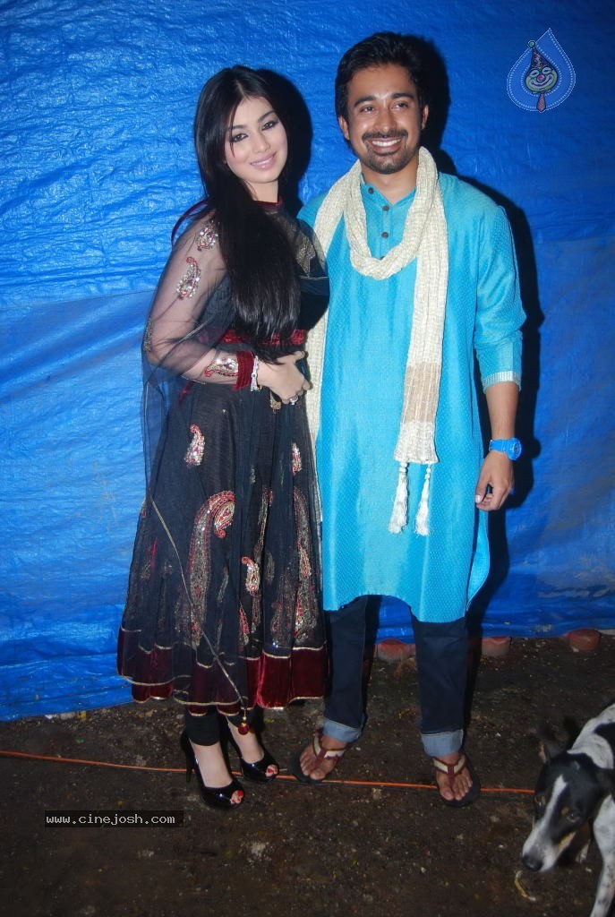 MOD Movie Team Visited Andheri Cha Raja - 23 / 25 photos