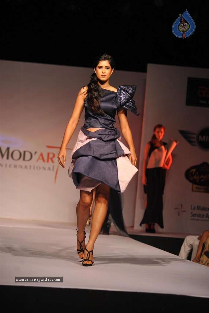 ModArt International Annual Graduating Fashion Show - 17 / 137 photos