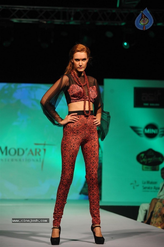 ModArt International Annual Graduating Fashion Show - 26 / 137 photos