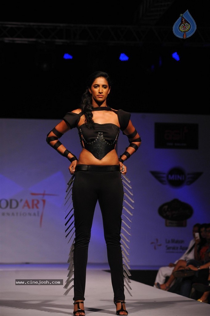 ModArt International Annual Graduating Fashion Show - 30 / 137 photos