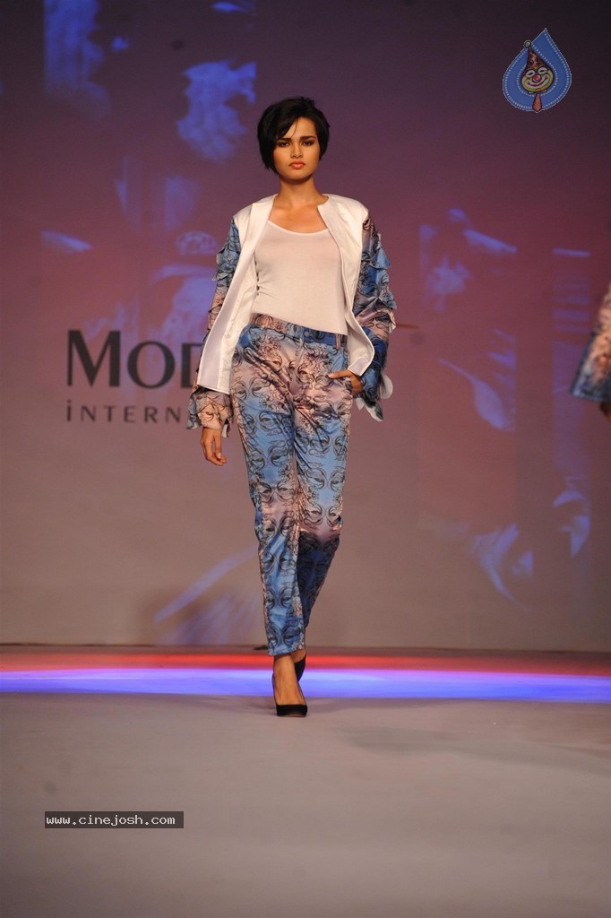 ModArt International Annual Graduating Fashion Show - 40 / 137 photos