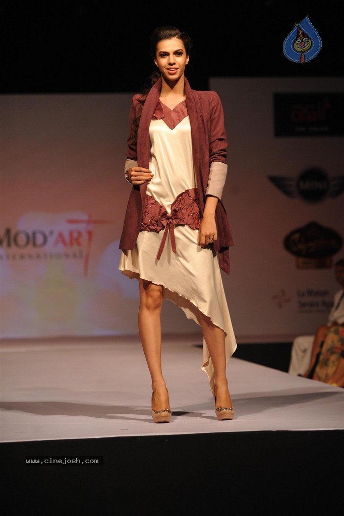 ModArt International Annual Graduating Fashion Show - 41 / 137 photos