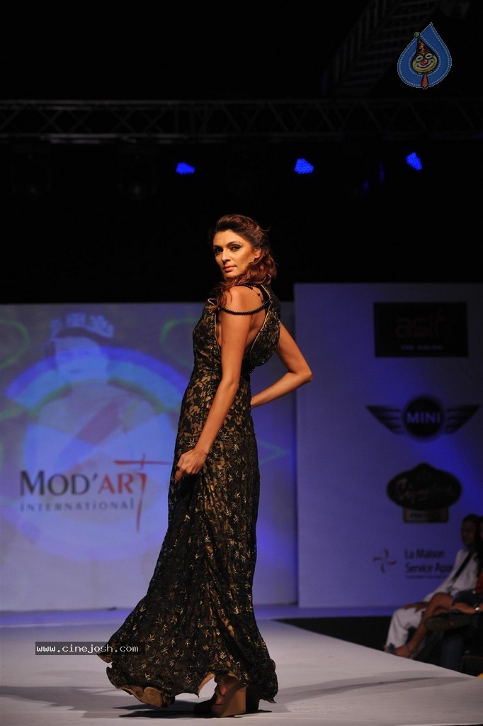 ModArt International Annual Graduating Fashion Show - 81 / 137 photos