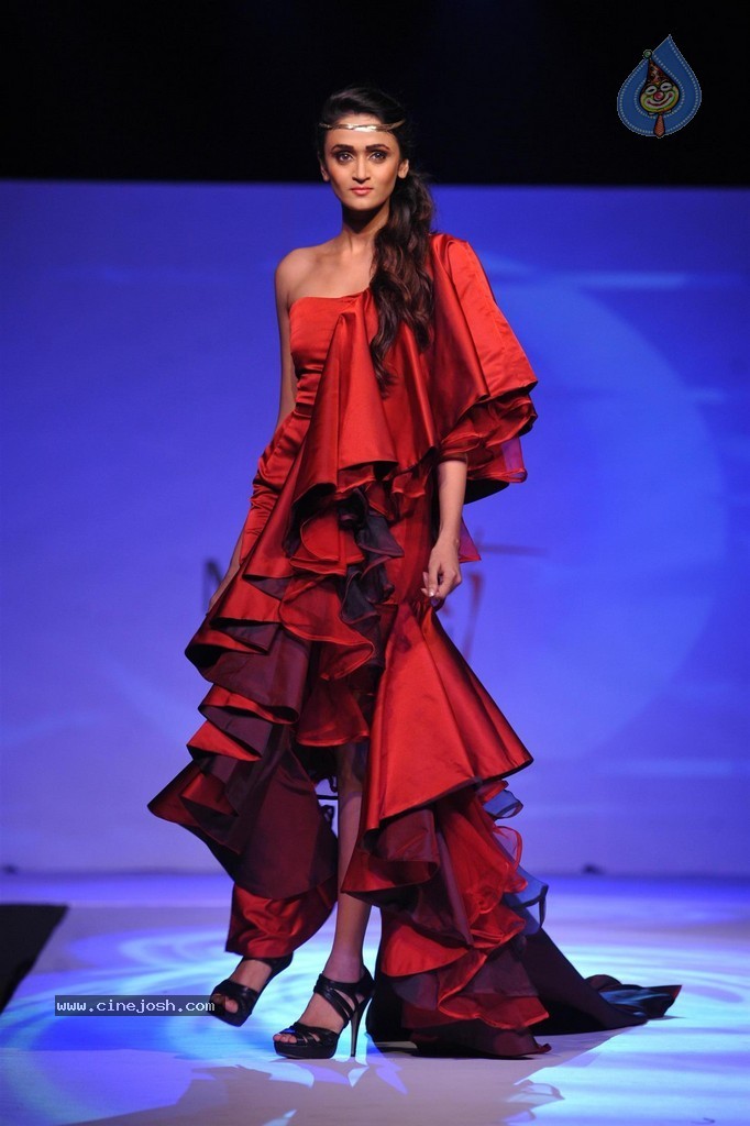 ModArt International Annual Graduating Fashion Show - 83 / 137 photos