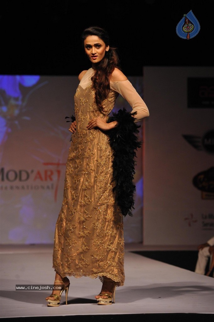ModArt International Annual Graduating Fashion Show - 106 / 137 photos