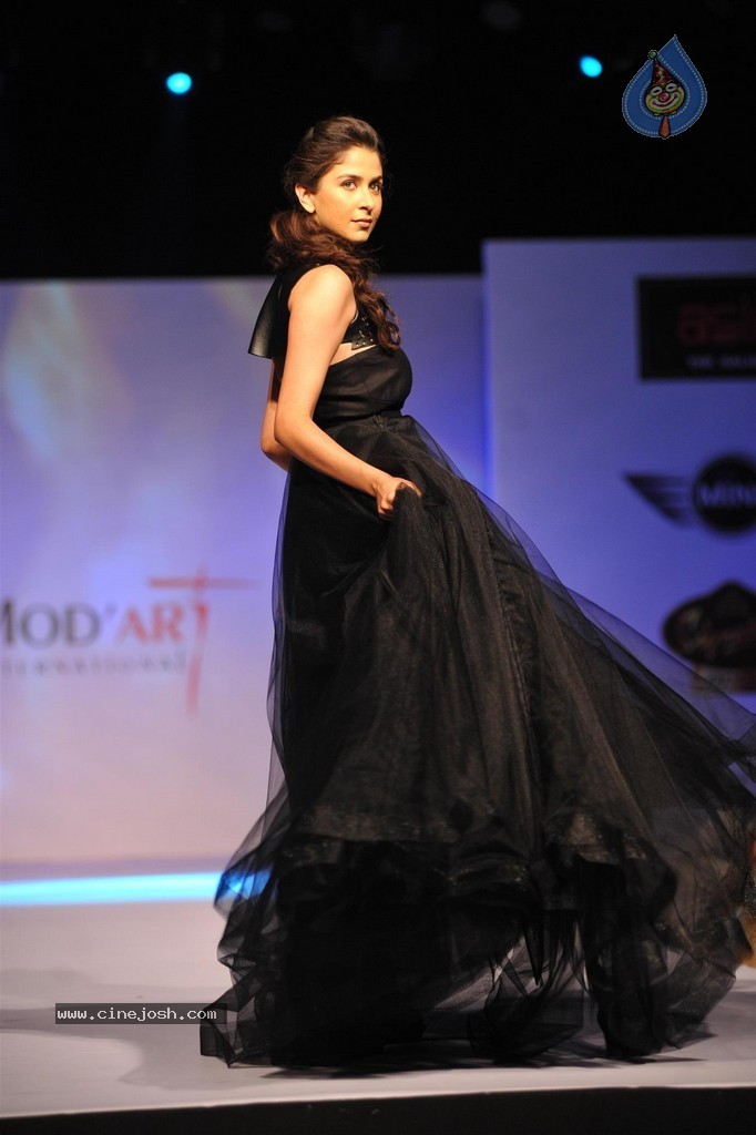 ModArt International Annual Graduating Fashion Show - 114 / 137 photos