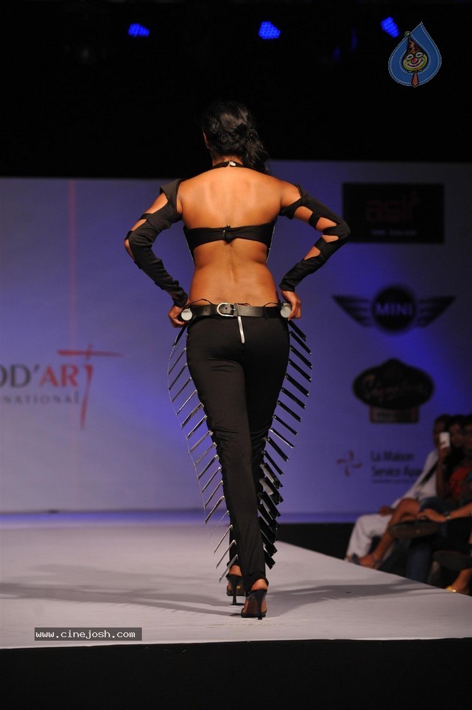 ModArt International Annual Graduating Fashion Show - 125 / 137 photos