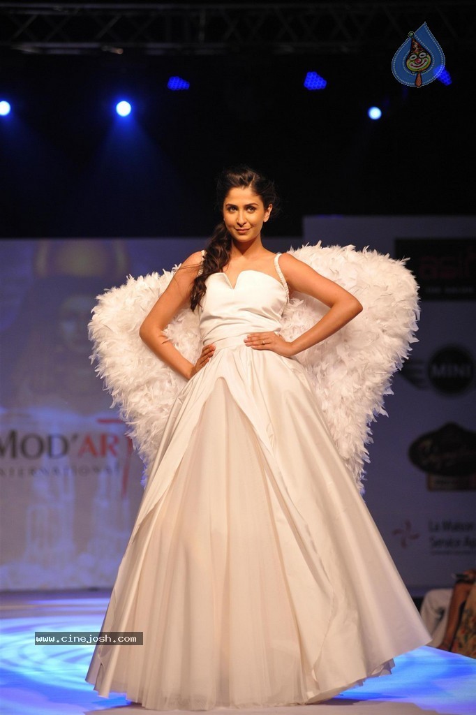 ModArt International Annual Graduating Fashion Show - 132 / 137 photos