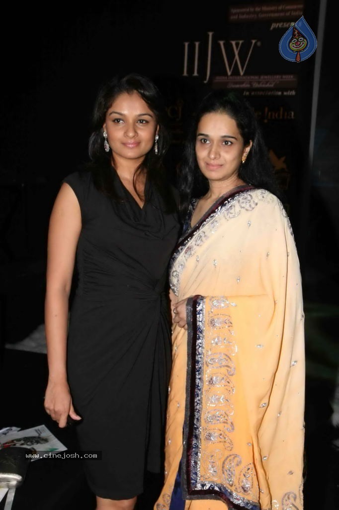 Models at IIJW 2011 Ramp Walk Show - 13 / 91 photos