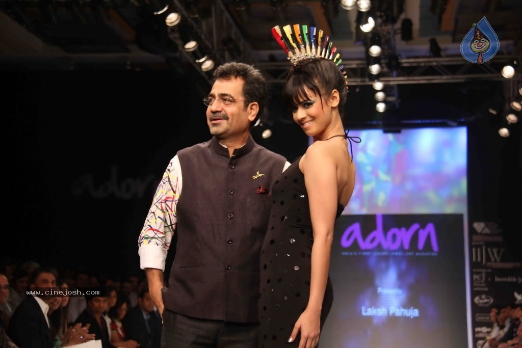 Models at IIJW 2011 Ramp Walk Show - 14 / 91 photos