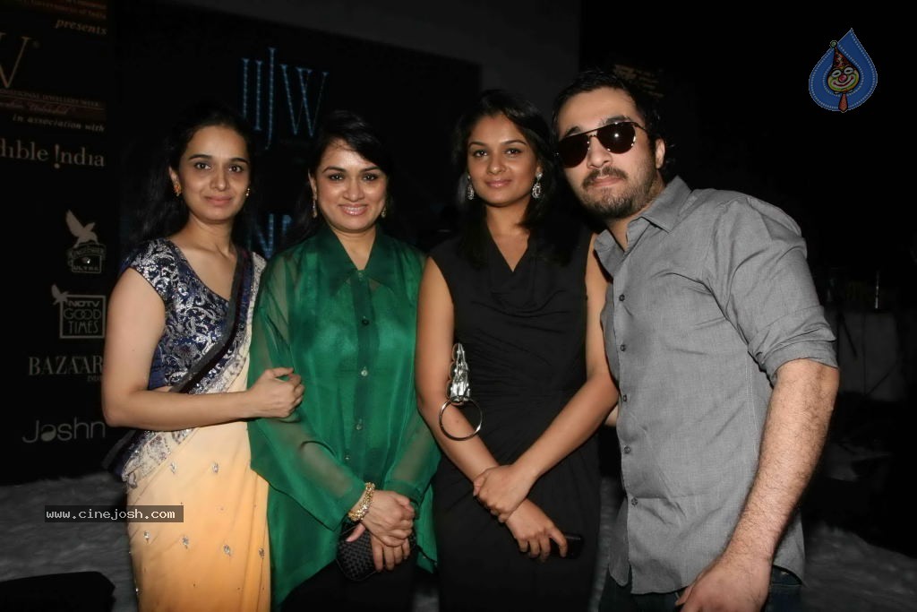 Models at IIJW 2011 Ramp Walk Show - 23 / 91 photos