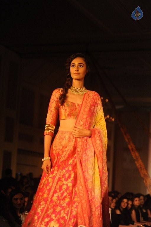 Models Walk the Ramp at Sahachari Foundation Event - 25 / 42 photos
