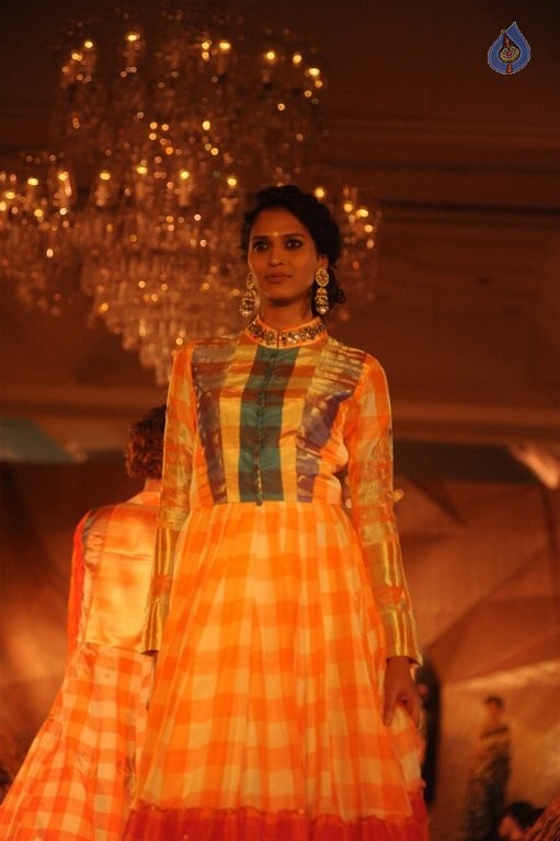 Models Walk the Ramp at Sahachari Foundation Event - 30 / 42 photos