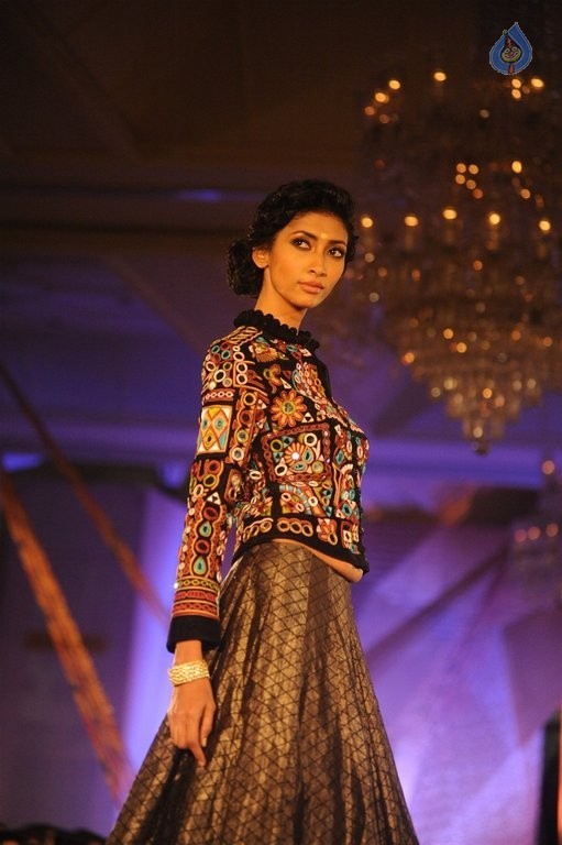 Models Walk the Ramp at Sahachari Foundation Event - 32 / 42 photos