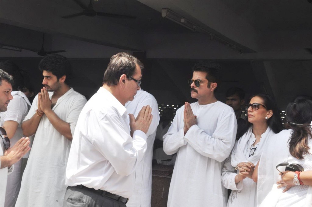 Mona Kapoor Funeral Ceremony - 5 / 68 photos