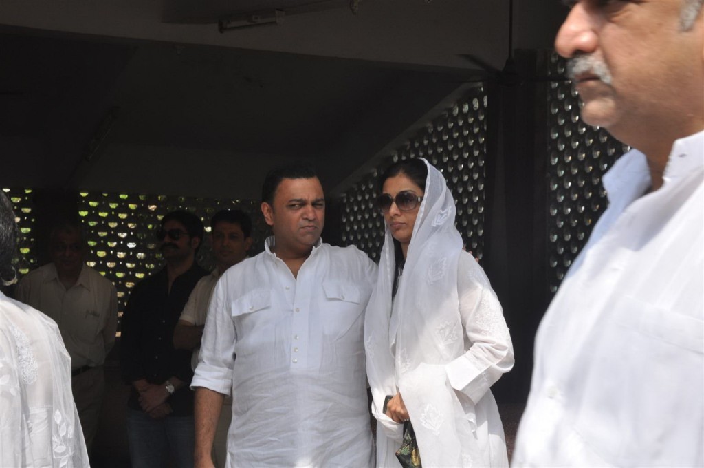 Mona Kapoor Funeral Ceremony - 22 / 68 photos