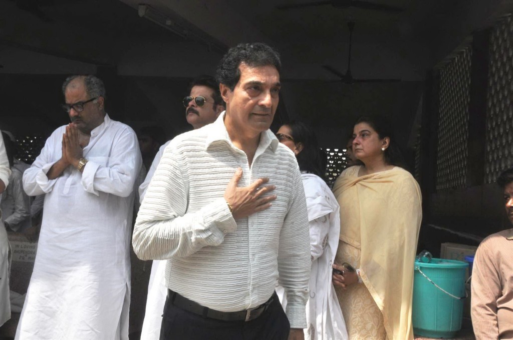 Mona Kapoor Funeral Ceremony - 24 / 68 photos