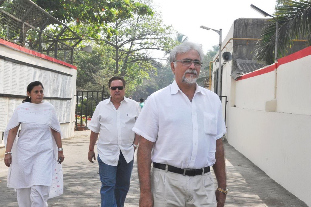 Mona Kapoor Funeral Ceremony - 27 / 68 photos