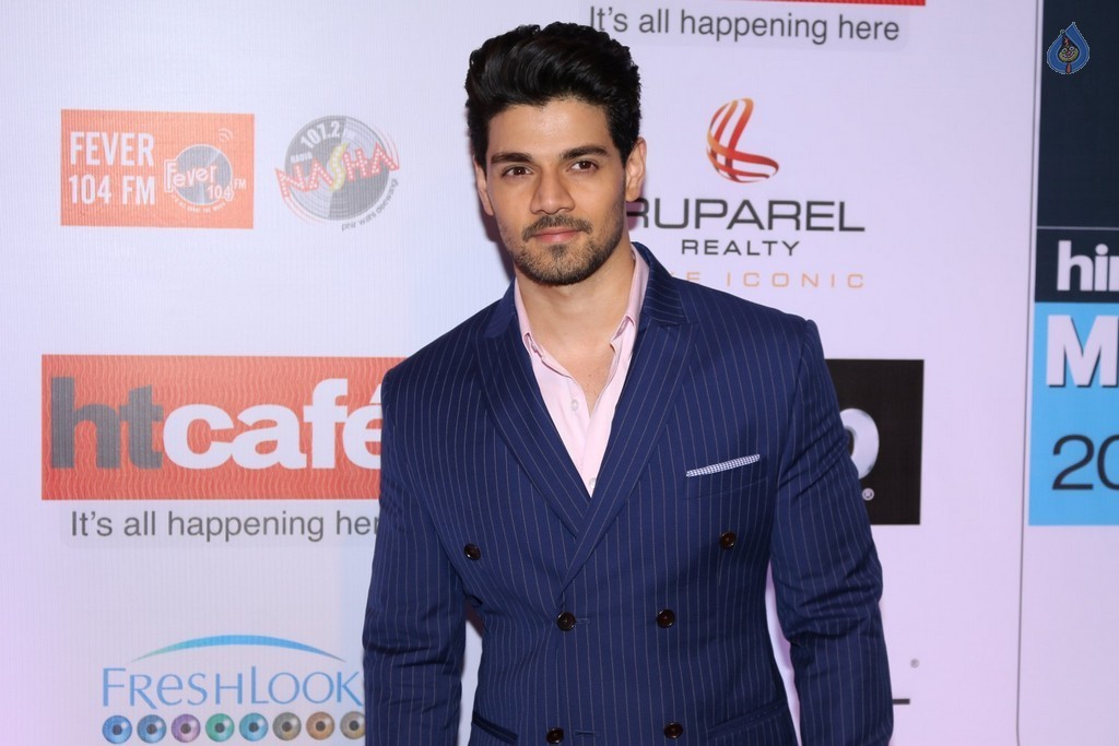 Most Stylish Awards 2017 Red Carpet 1 - 46 / 58 photos