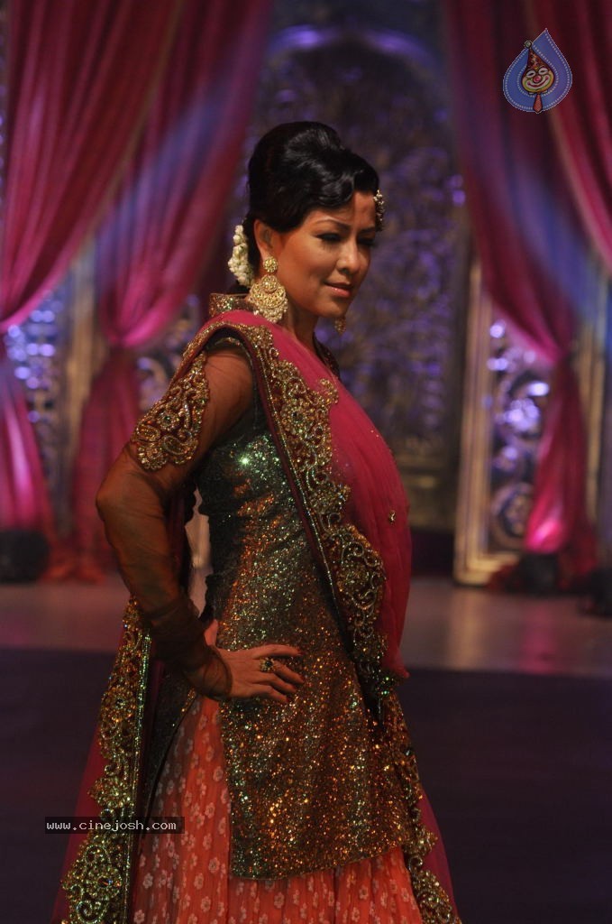 Mugdha Godse at Bridal Couture Show - 14 / 47 photos