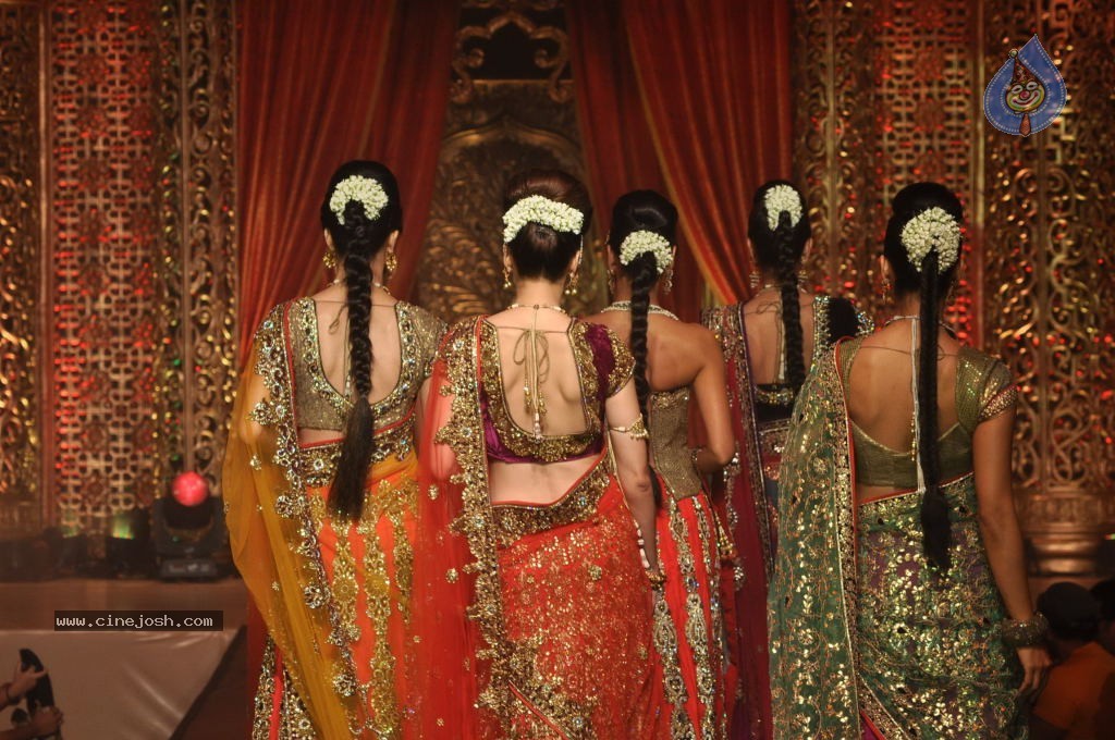 Mugdha Godse at Bridal Couture Show - 19 / 47 photos