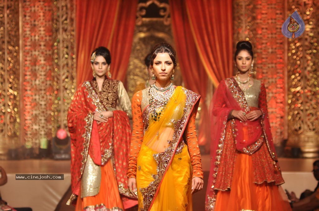 Mugdha Godse at Bridal Couture Show - 39 / 47 photos