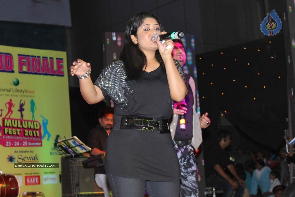 Mulund Festival 2011 Grand Finale Event - 33 / 47 photos