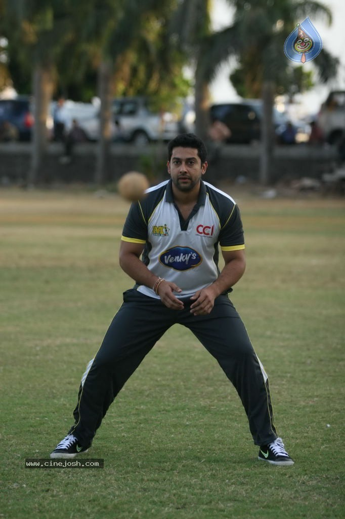 Mumbai Heroes vs Boxyboyz Match for CCL - 1 / 111 photos