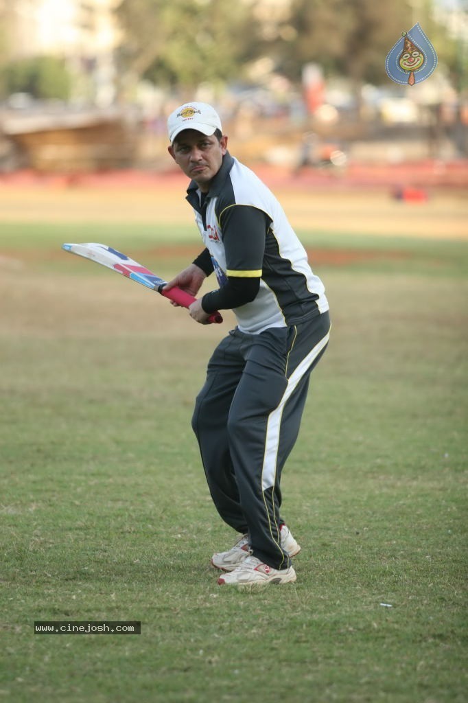 Mumbai Heroes vs Boxyboyz Match for CCL - 3 / 111 photos