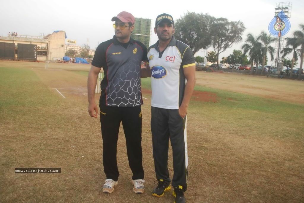 Mumbai Heroes vs Boxyboyz Match for CCL - 38 / 111 photos