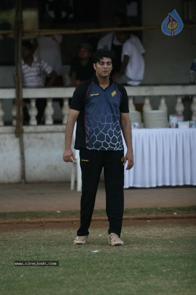 Mumbai Heroes vs Boxyboyz Match for CCL - 52 / 111 photos