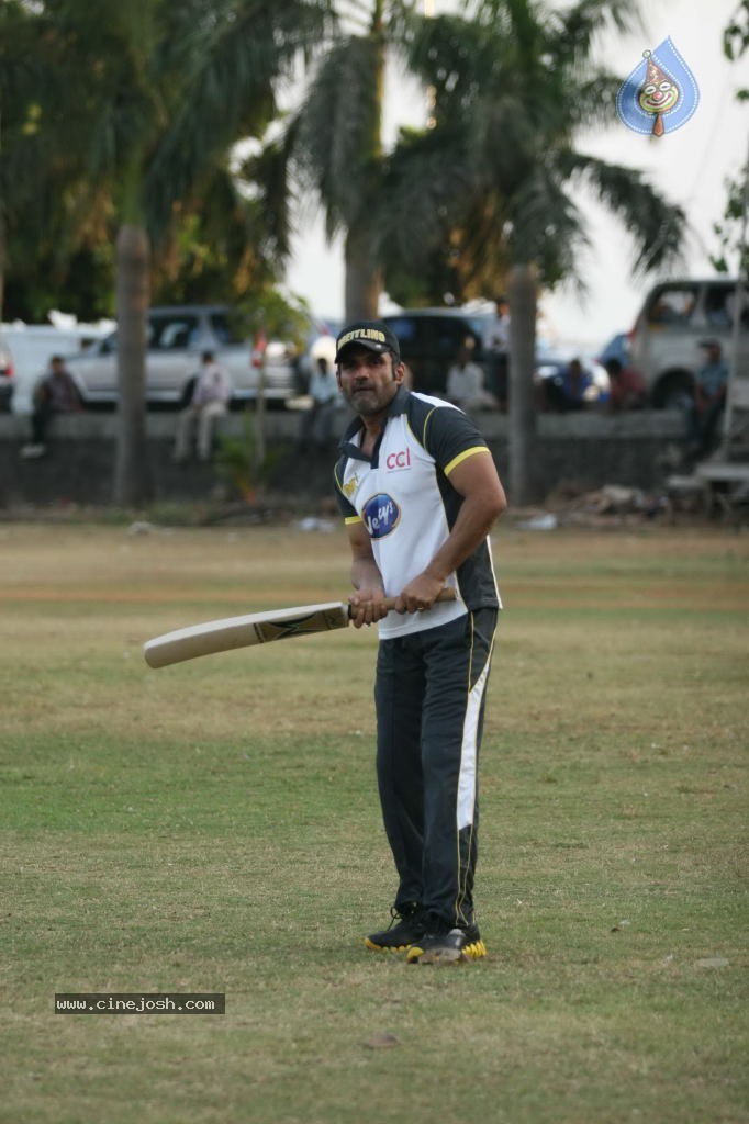 Mumbai Heroes vs Boxyboyz Match for CCL - 56 / 111 photos