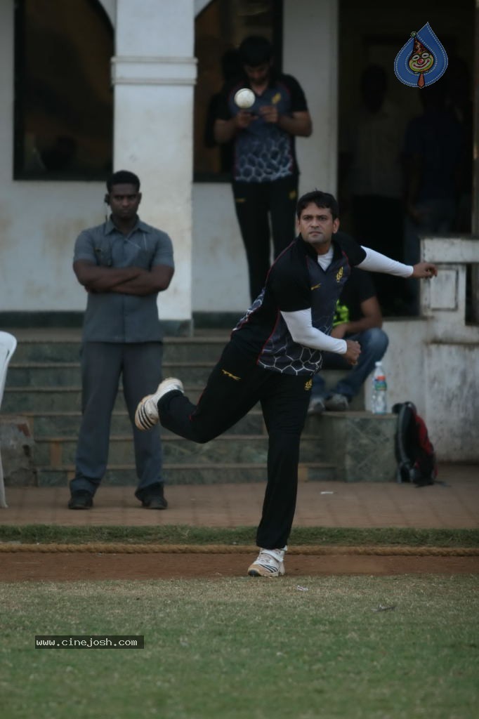Mumbai Heroes vs Boxyboyz Match for CCL - 59 / 111 photos