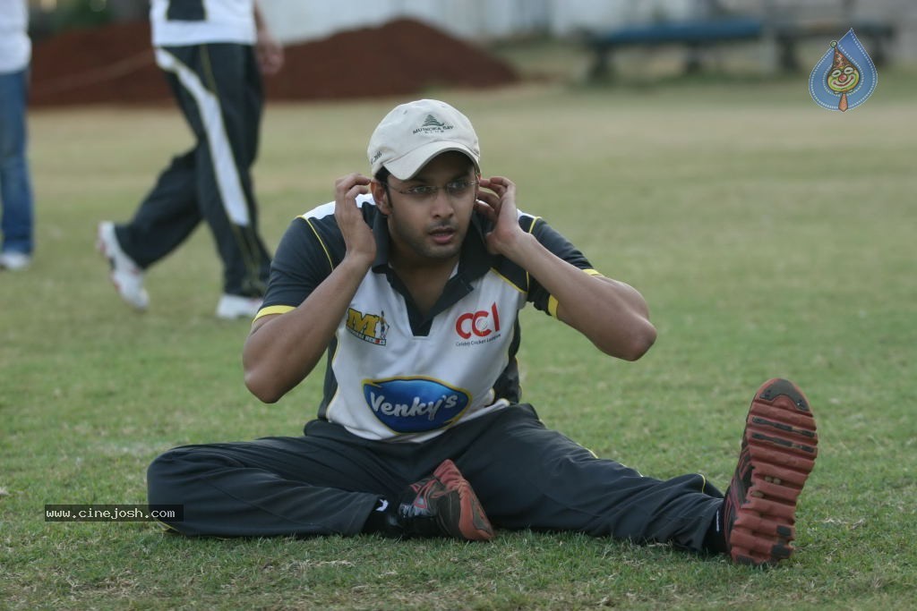 Mumbai Heroes vs Boxyboyz Match for CCL - 84 / 111 photos