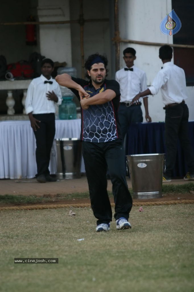 Mumbai Heroes vs Boxyboyz Match for CCL - 98 / 111 photos