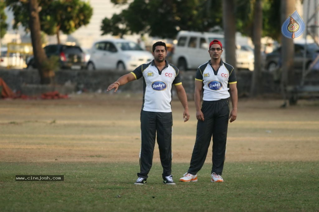 Mumbai Heroes vs Boxyboyz Match for CCL - 103 / 111 photos