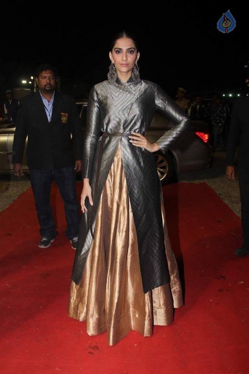 Mumbai Police Melawa Umang Red Carpet - 10 / 37 photos
